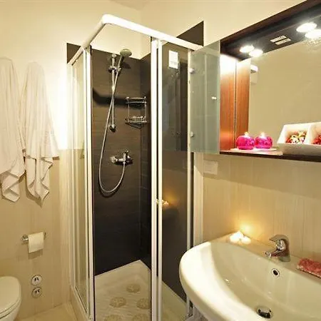Apartment Sleeps 3 Pool *